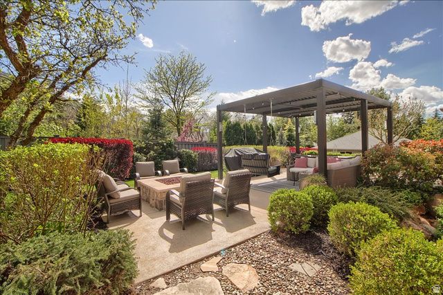 4 CHERRYWOODS LN, Sandy, UT 84092