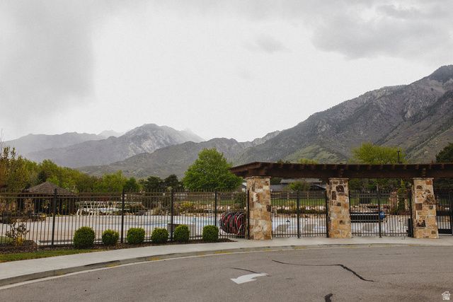 4 CHERRYWOODS LN, Sandy, UT 84092