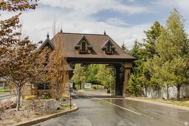 4 CHERRYWOODS LN, Sandy, UT 84092