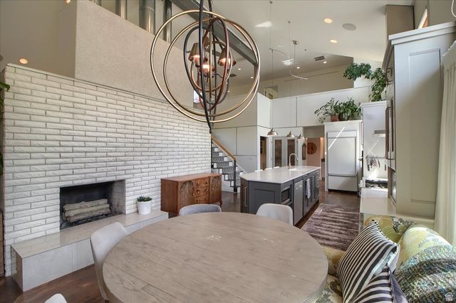 4 CHERRYWOODS LN, Sandy, UT 84092