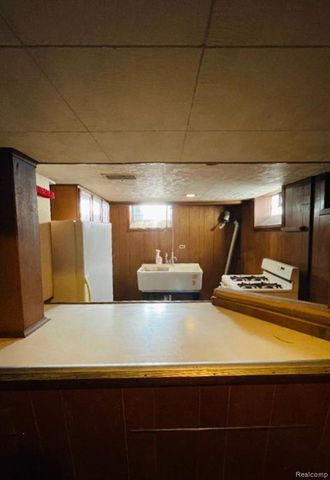 9327 Cloverlawn Street, Detroit, MI 48204