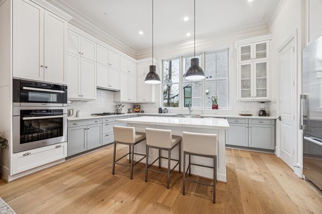 1270 Wood Hollow Drive, Houston, TX 77057