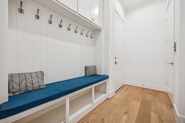 1270 Wood Hollow Drive, Houston, TX 77057