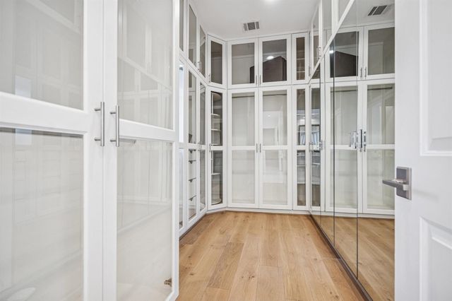 1270 Wood Hollow Drive, Houston, TX 77057