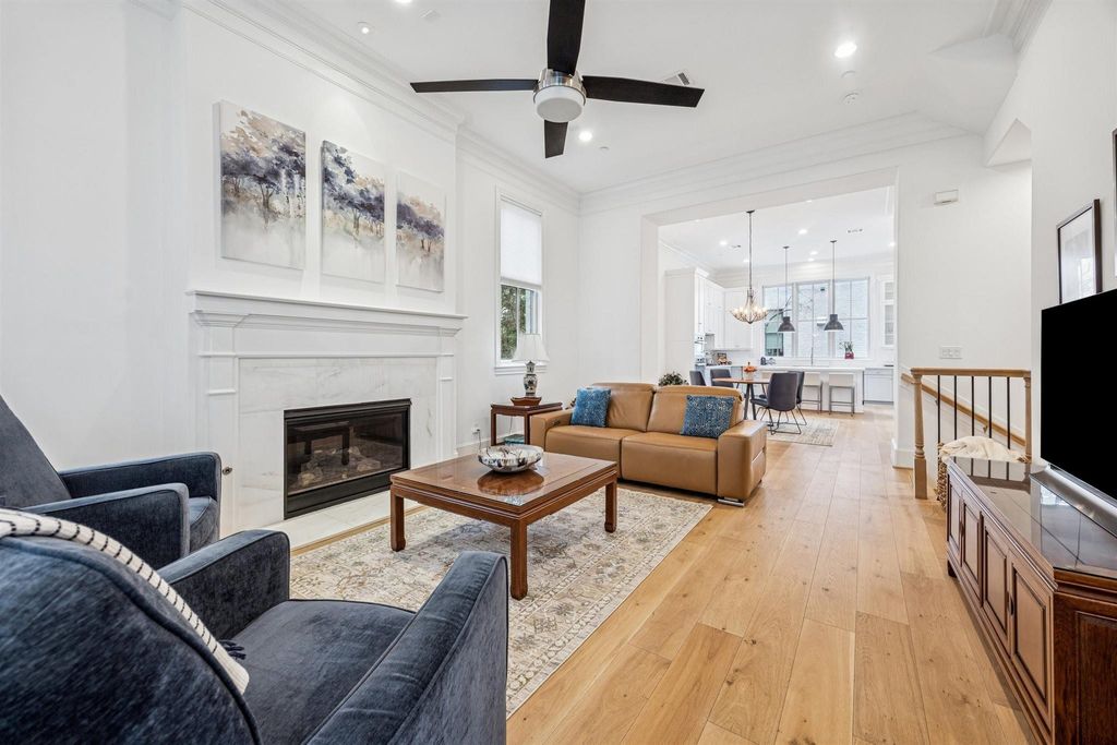 1270 Wood Hollow Drive, Houston, TX 77057