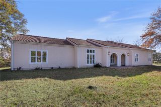 40 County Road 2404, Eureka Springs, AR 72632