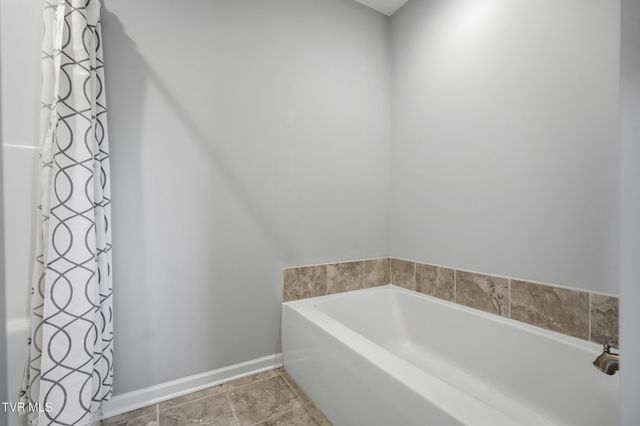 916 Lona Lane, Bluff City, TN 37618