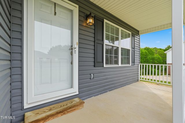 916 Lona Lane, Bluff City, TN 37618