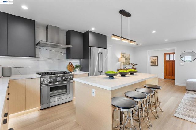 18367 Apricot Way, Castro Valley, CA 94546