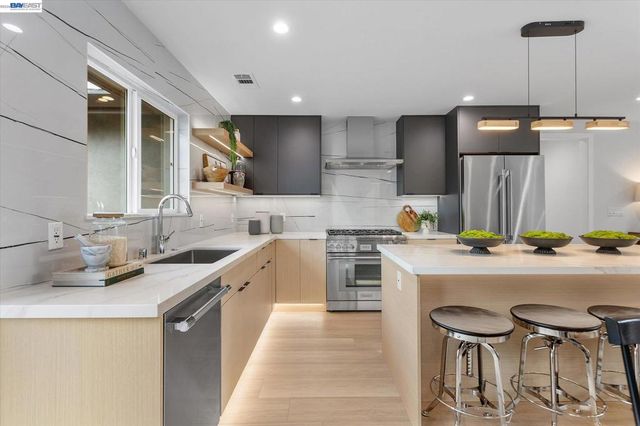 18367 Apricot Way, Castro Valley, CA 94546