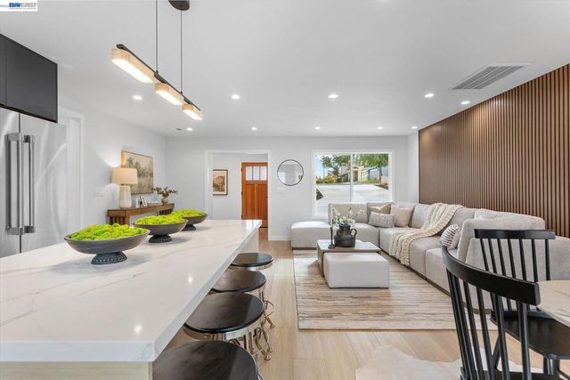 18367 Apricot Way, Castro Valley, CA 94546