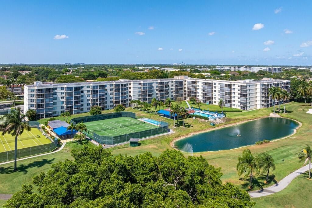 9923 S Hollybrook Lake Dr 105, Pembroke Pines, FL 33025