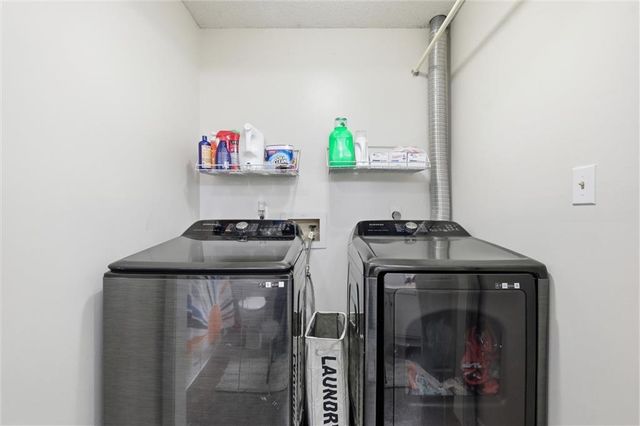 518 N Jefferson Street, Raymore, MO 64083