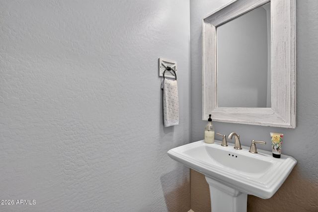 2047 N CANELO Hills, Mesa, AZ 85207