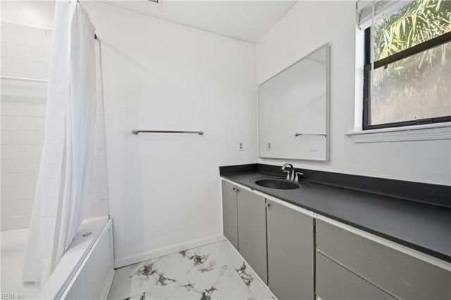 1524 Colonnade DR, Virginia Beach, VA 23451