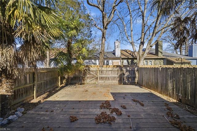 1524 Colonnade DR, Virginia Beach, VA 23451