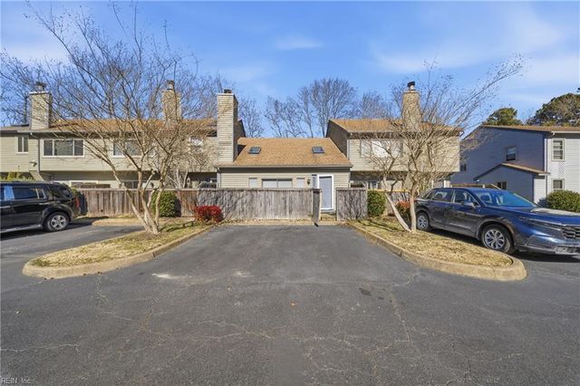 1524 Colonnade DR, Virginia Beach, VA 23451