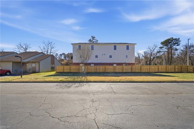 1524 Colonnade DR, Virginia Beach, VA 23451