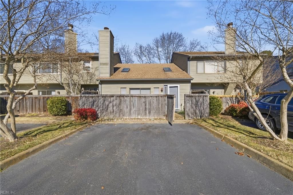 1524 Colonnade DR, Virginia Beach, VA 23451