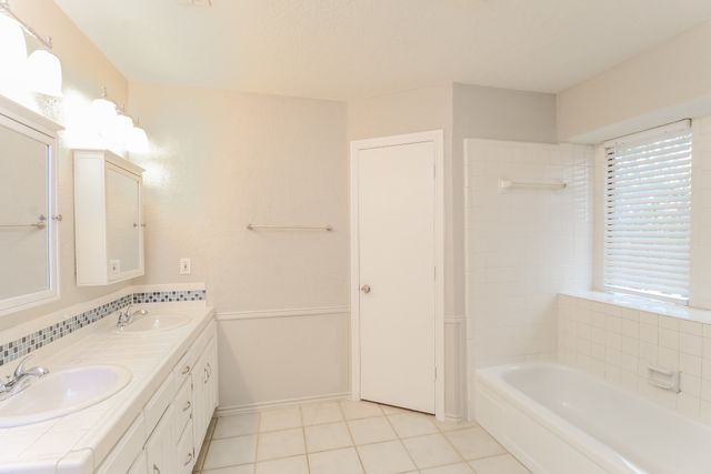 5010 Hawkins Cemetery Road, Arlington, TX 76017