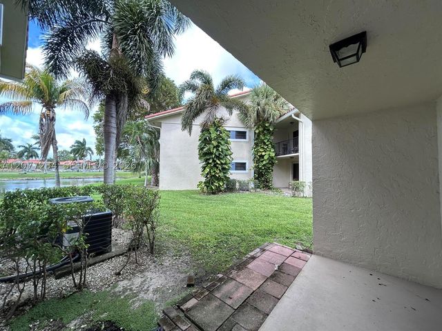 1525 Lake Crystal Dr D, West Palm Beach, FL 33411