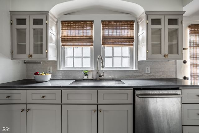 116 W 49th Street, Indianapolis, IN 46208