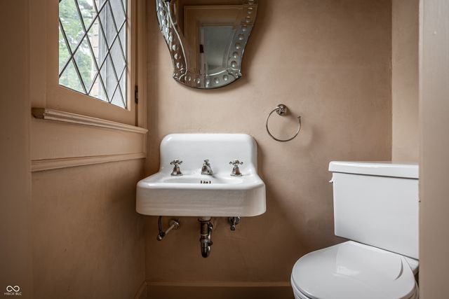 116 W 49th Street, Indianapolis, IN 46208