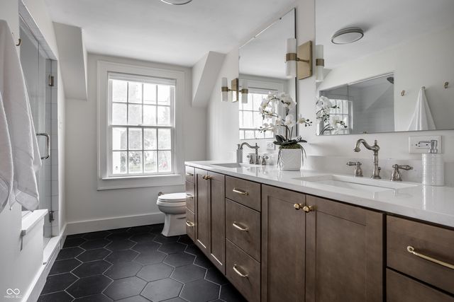 116 W 49th Street, Indianapolis, IN 46208