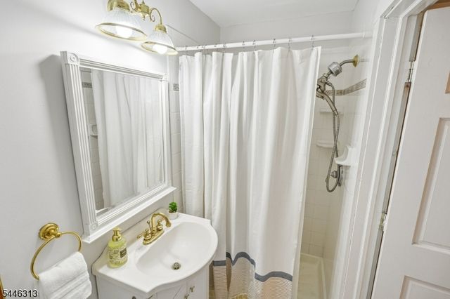 112 Flocktown Rd, Washington Twp., NJ 07853