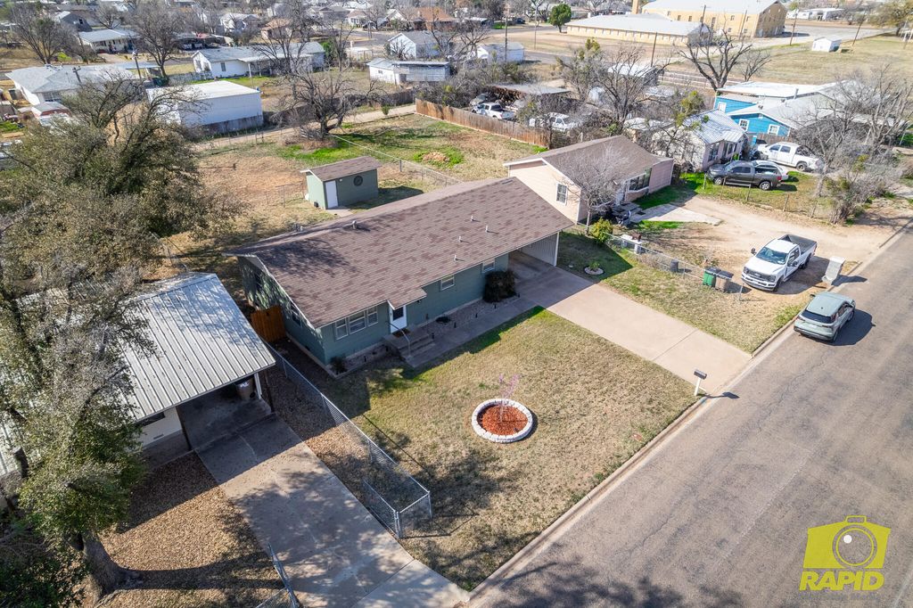 Image 4 of property listing at 463 E 40th Street, San Angelo, TX 76903