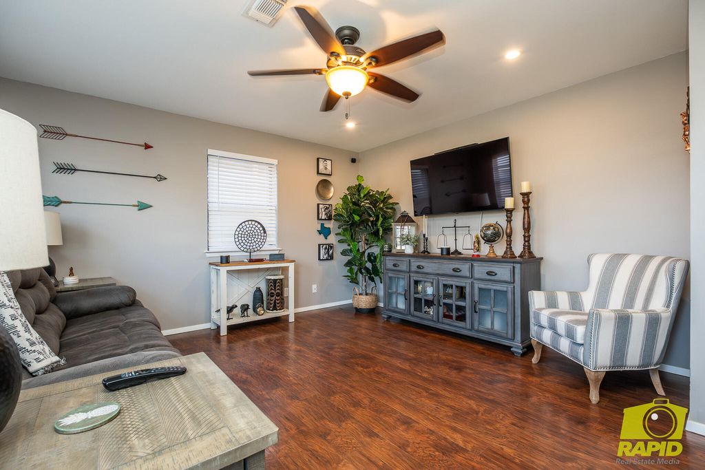 Image 5 of property listing at 463 E 40th Street, San Angelo, TX 76903