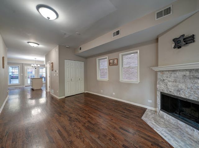 2340 W Moffat Street, Chicago, IL 60647