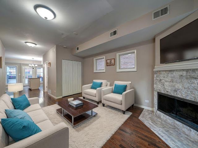 2340 W Moffat Street, Chicago, IL 60647