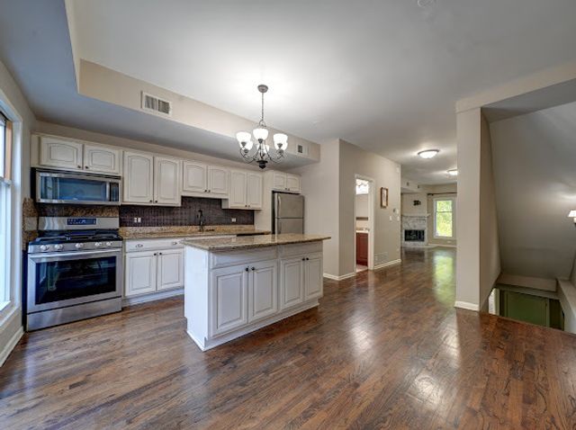 2340 W Moffat Street, Chicago, IL 60647