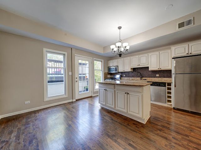 2340 W Moffat Street, Chicago, IL 60647