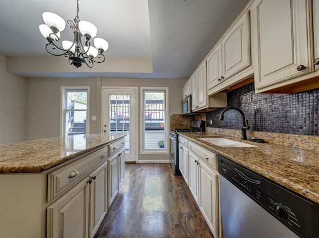 2340 W Moffat Street, Chicago, IL 60647