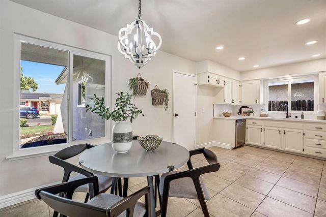 384 W Indianapolis, Clovis, CA 93612