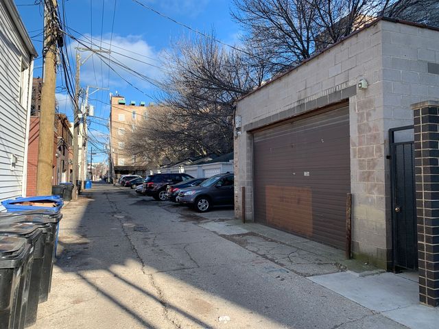 1336 W Belmont Avenue 1, Chicago, IL 60657