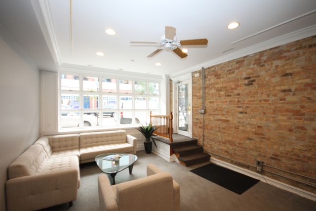 1336 W Belmont Avenue 1, Chicago, IL 60657