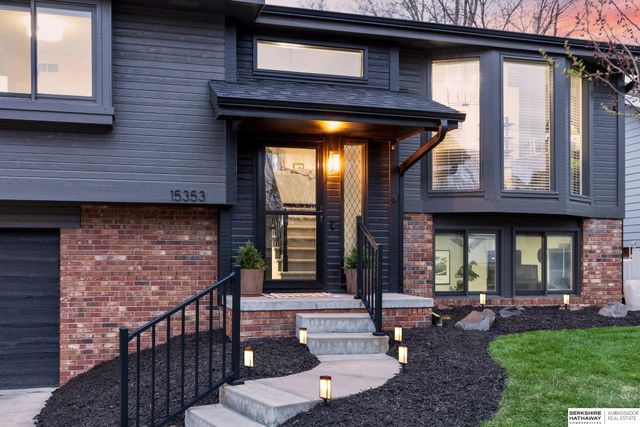 15353 Locust Street, Omaha, NE 68116