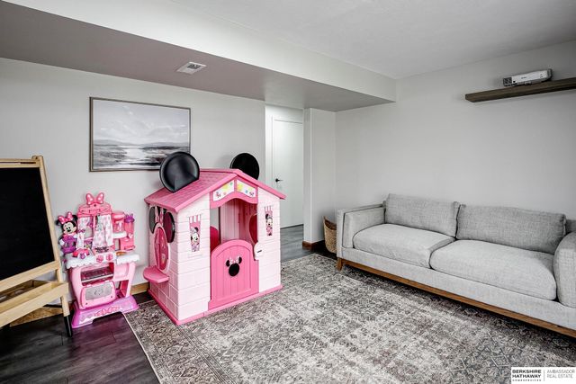 15353 Locust Street, Omaha, NE 68116