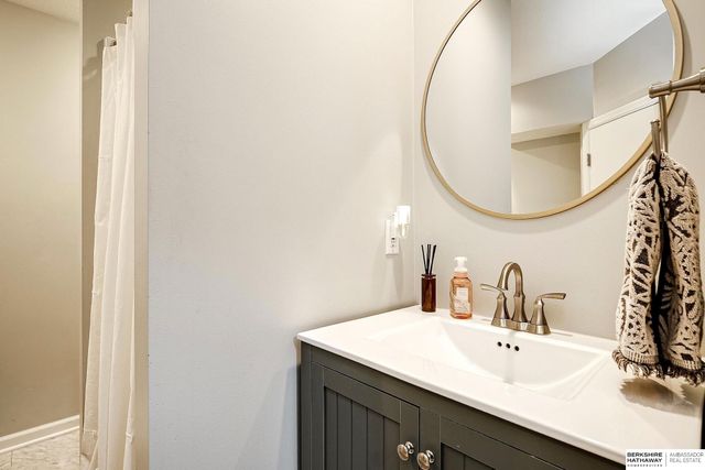 15353 Locust Street, Omaha, NE 68116