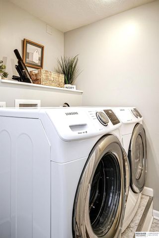 15353 Locust Street, Omaha, NE 68116