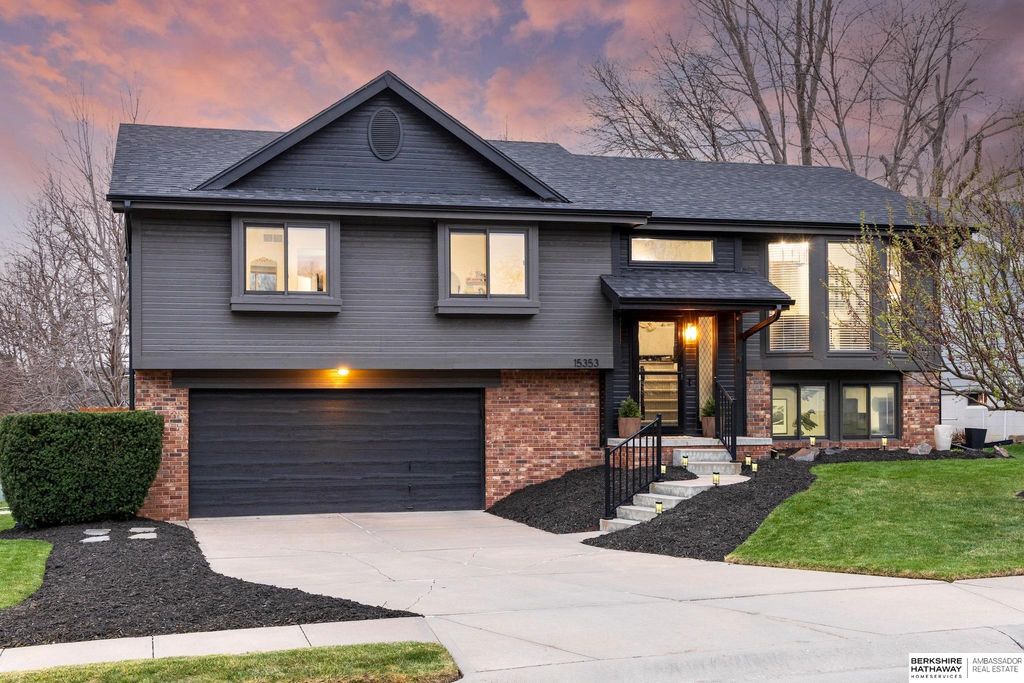 15353 Locust Street, Omaha, NE 68116