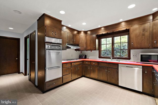 19 HARLECH DR, Wilmington, DE 19807