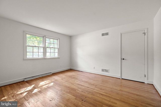 19 HARLECH DR, Wilmington, DE 19807