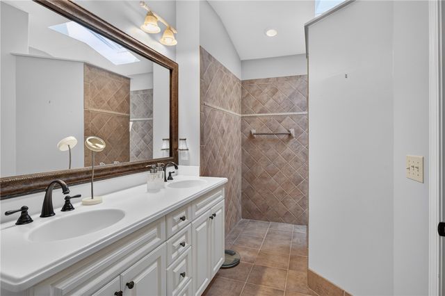 331 Blue Water Way, West Union, SC 29696
