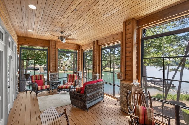 331 Blue Water Way, West Union, SC 29696