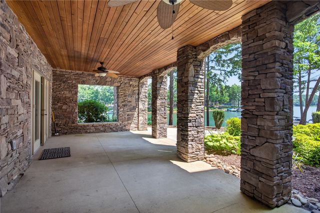 331 Blue Water Way, West Union, SC 29696