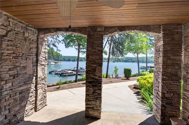 331 Blue Water Way, West Union, SC 29696